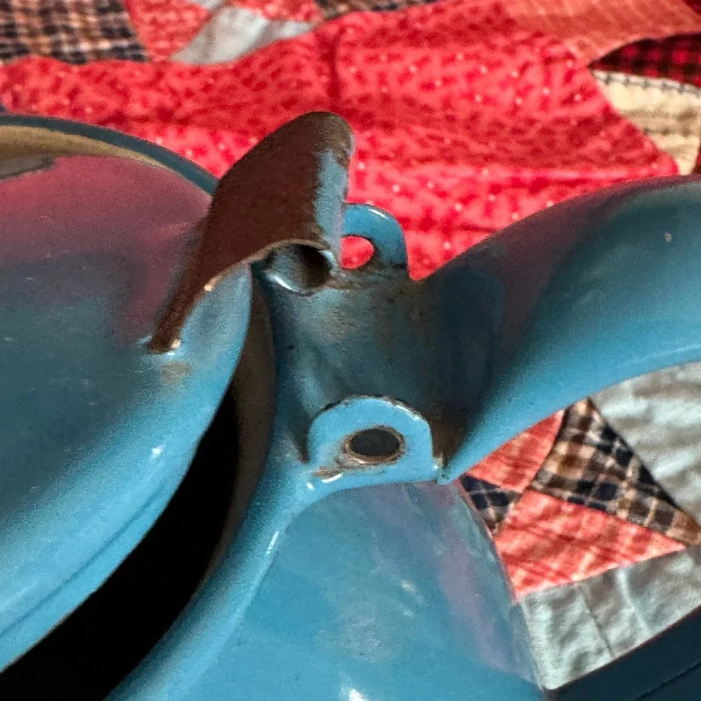 Vintage‎ Blue Enamelware Teapot Hinged Lid Farmhouse Rustic Kitchen Decor Retro